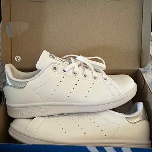 White/Silver Snake Stan Smith Adidas Sneakers. Women Size 6/Big Kids Size 5